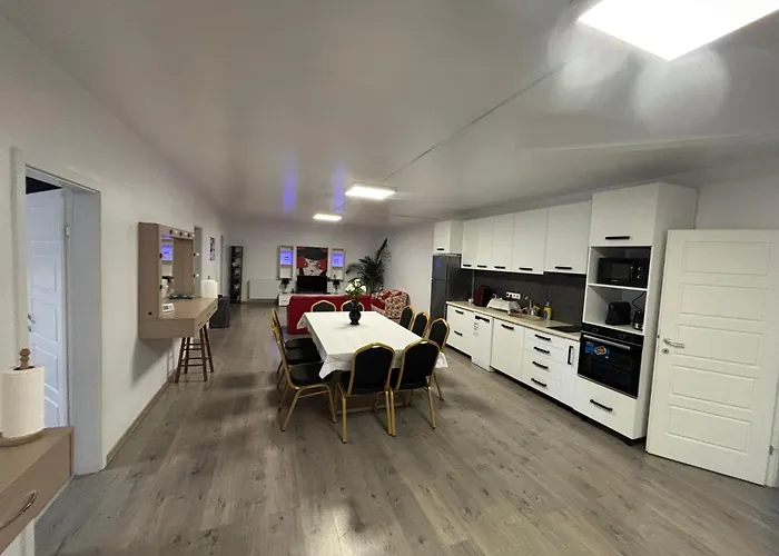 Bob Residence- Chic Penthouse Apartmán *